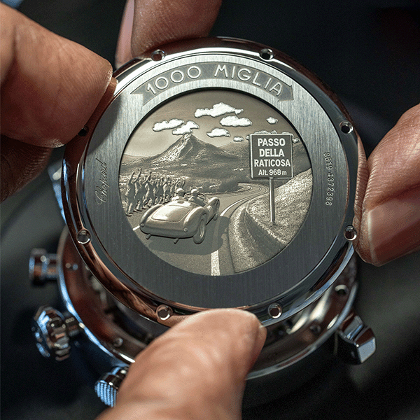 Engraving of a race car crossing the Raticosa Pass scene on the back case of its eponymous edition